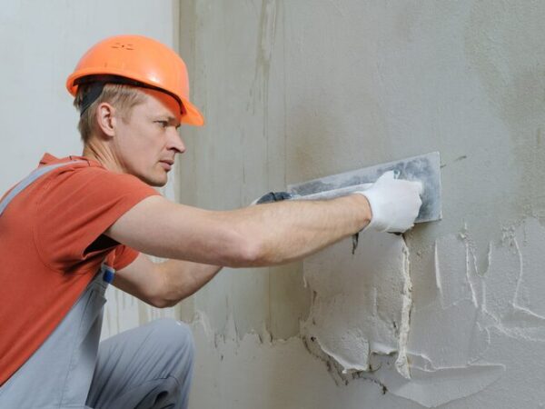 worker-is-putting-gypsum-plaste_191163-1144 worker-is-putting-gypsum-plaste_191163-1144